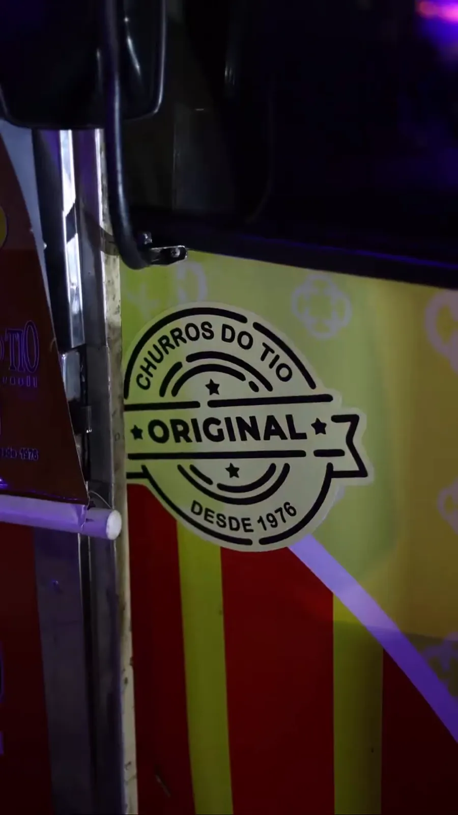Selo Original desde 1976 aplicado na Kombi do Churros do Tio